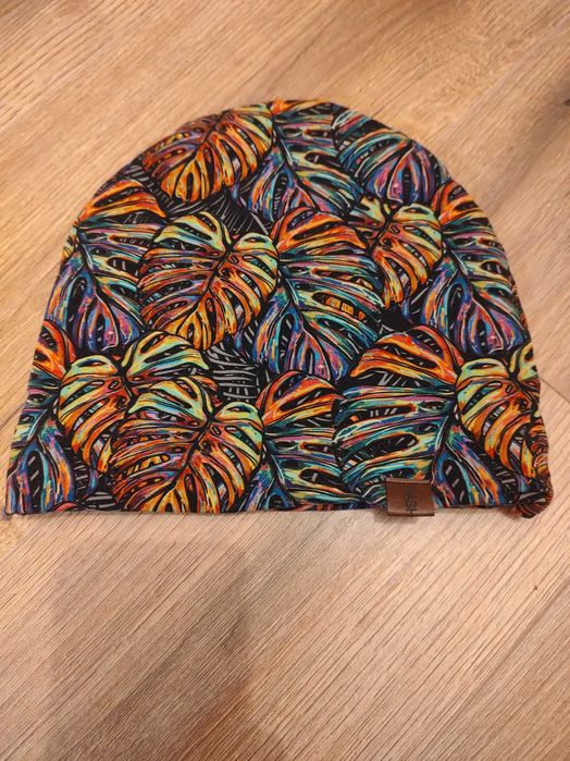 czapka motyw monstery, wiosenna