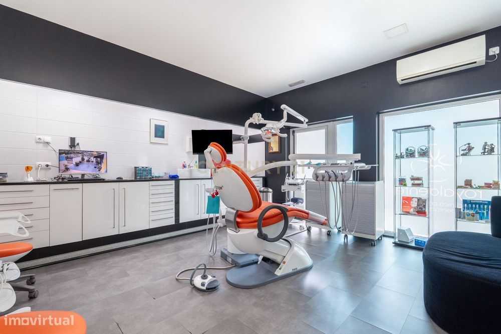 Clínica Dentária Equipada no Centro de Portimão – Oportunidade de Inve