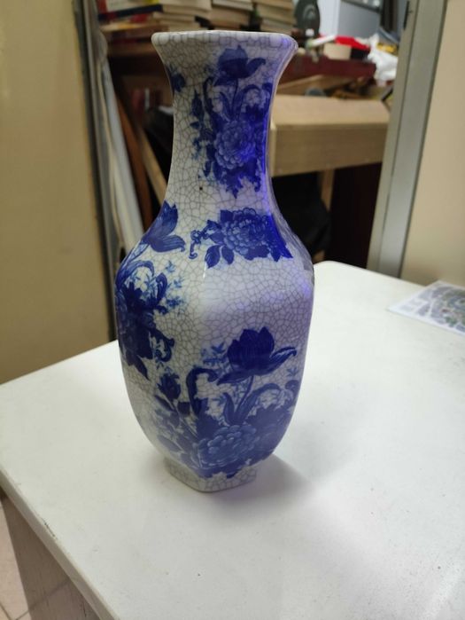 Jarra em Porcelana Antiga azul e branco