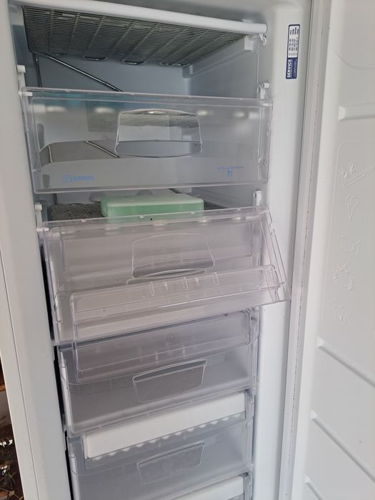 Arca vertical Indesit
