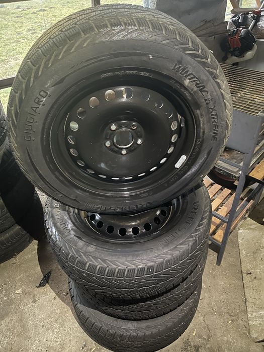 felgi stalowa 4 szt oponami zimowymi 235/60 R 16" Ford - 6,5J 16 et 50