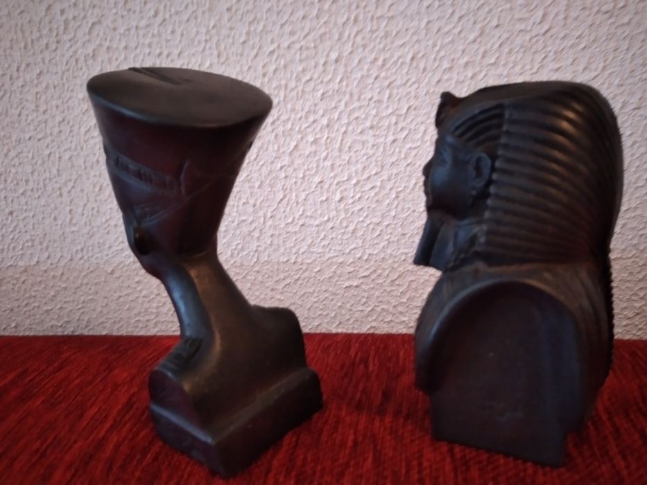 Conjunto de estatuetas egípcias