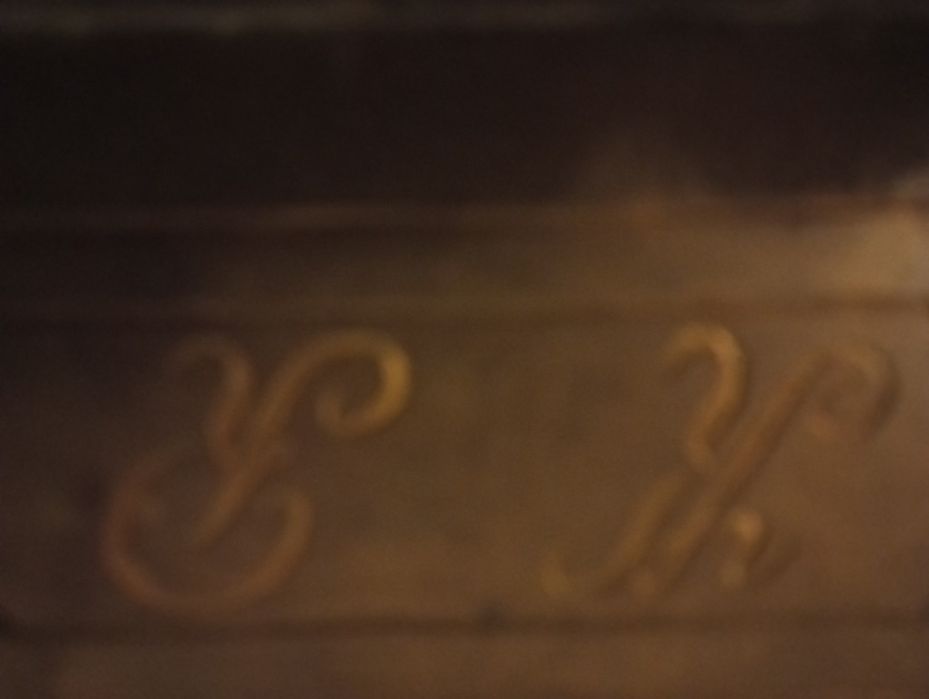 Szkatułka z brązu - 3 kg - z orłem w koronie