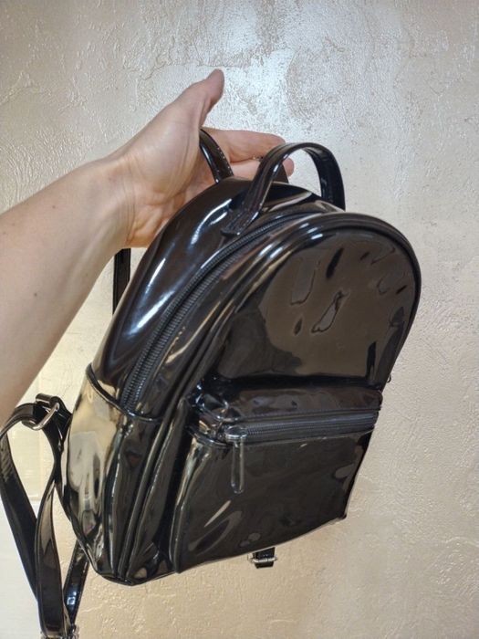 рюкзак чорний,лаковий