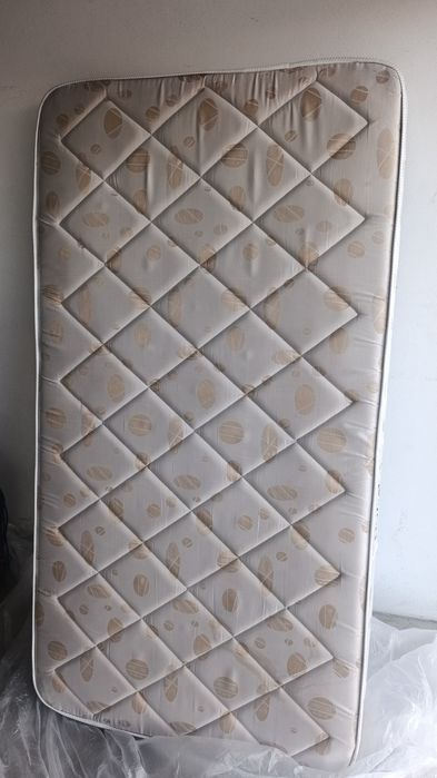 Vendo colchão de solteiro da marca Mistral,