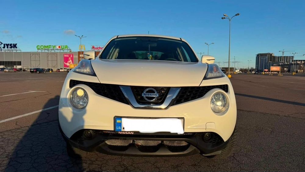 Автомобіль Ніссан