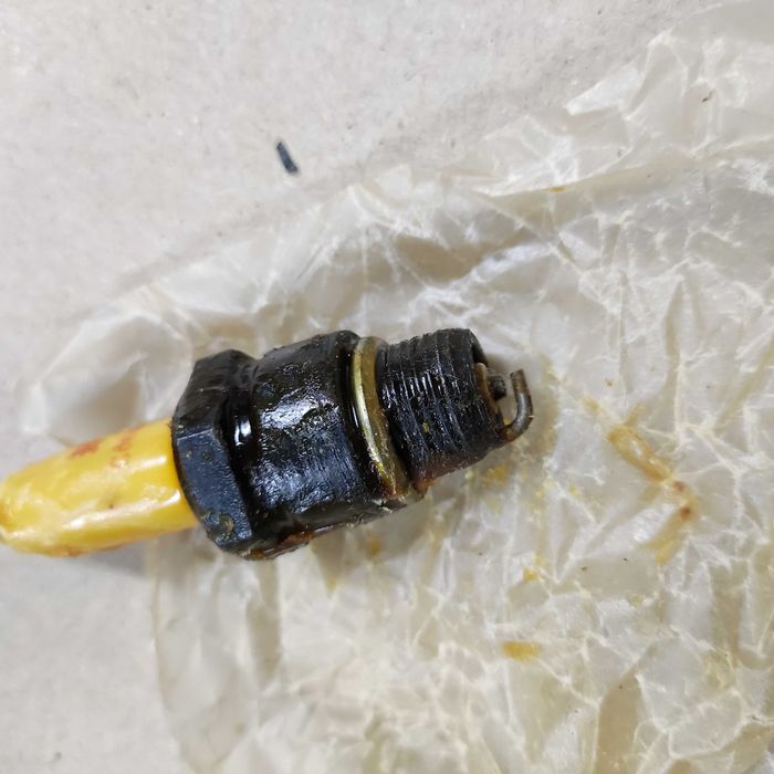 Свеча для мотоциклов ИЖ СССР оригинал Уфа а-11 2T (M14*1,25 12,7mm)