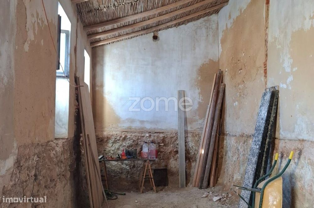 Moradia Térrea para recuperar com 69m2 em Messines de Baixo
