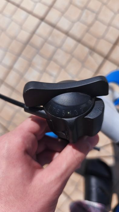 Rolo de bicicleta com resistência ajustavel de 8 níveis.