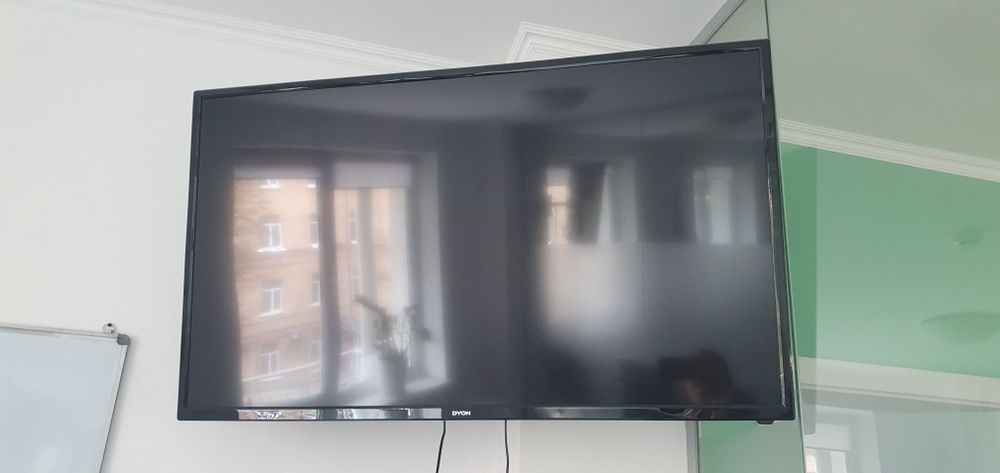 Led телевізори Manta (40 дюймов) та DYON (50 дюймов)