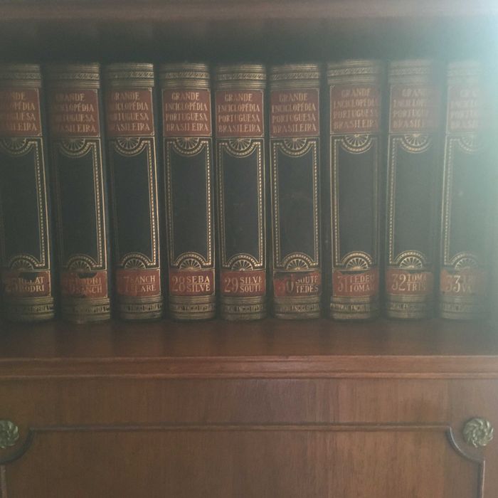 Enciclopédia Portuguesa e Brasileira: 50 Volumes de História e Cultura