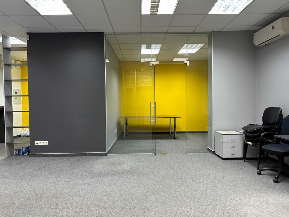 Лобановського 6Д( ЖК Червонозоряний) 1-й поверх, окремий вхід, 57,4 м²