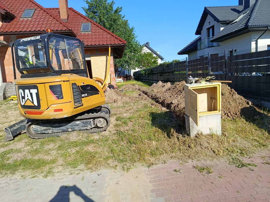Usługi minikoparką 2.7 Cat plus wywrotka 3.5t bądź wywrotka 10t