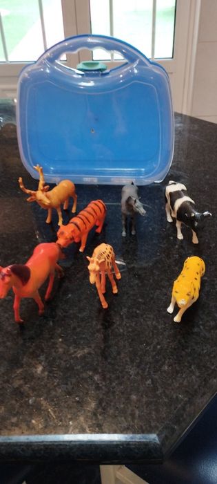 Malinha com vários animais