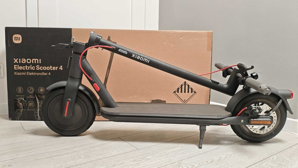 Hulajnoga elektryczna Xiaomi Mi Electric Scooter 4 (300W 35km 10")
