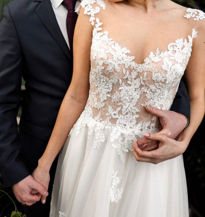 Ніжна весільна сукня