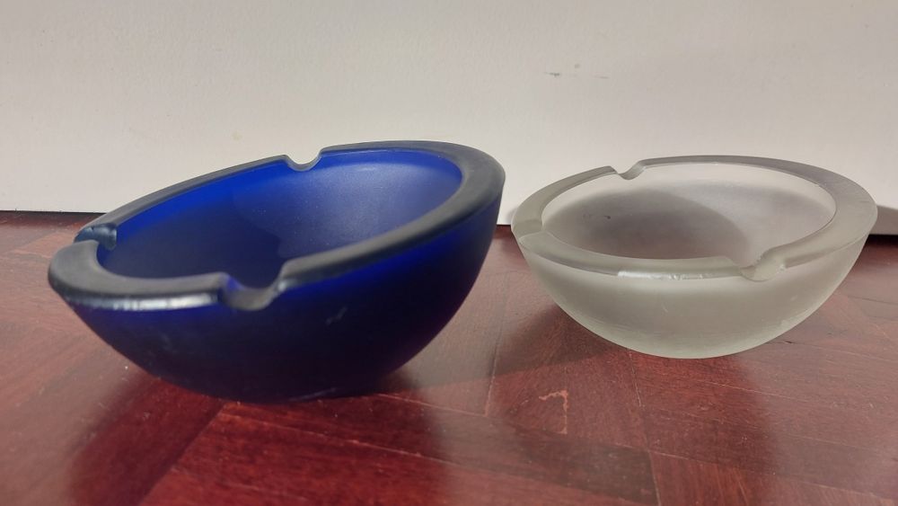 2 cinzeiros desenhados pelo Siza Vieira 45€ cada