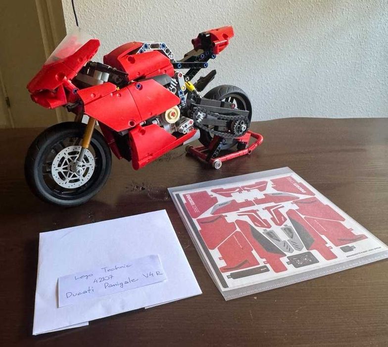 LEGO 42107 Technic Лего мотоцикл Ducati Panigale V4 R