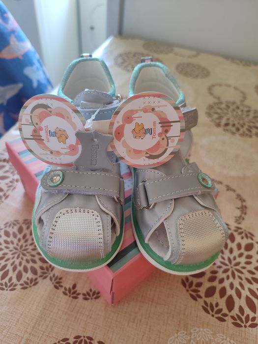 Продам дитячі босоніжки на дівчинку