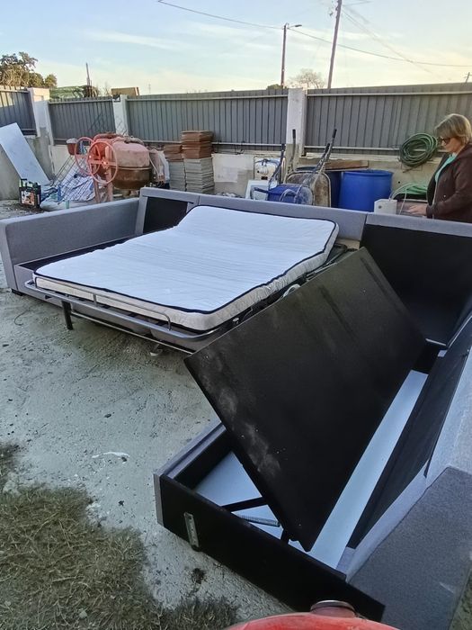 Sofá com cama impecável