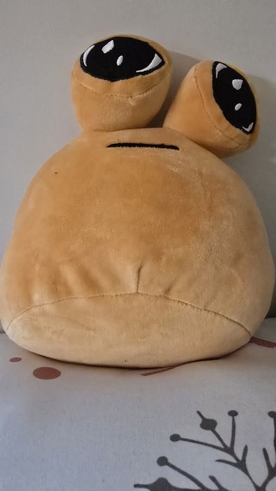 Maskotka Pou brązowa czarna