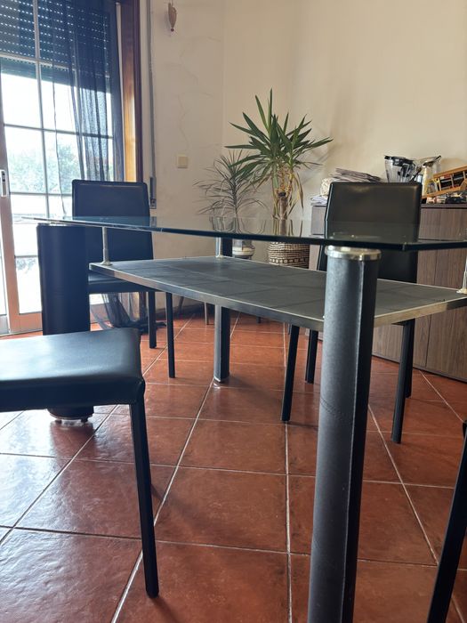 Mesa de vidro + cadeiras