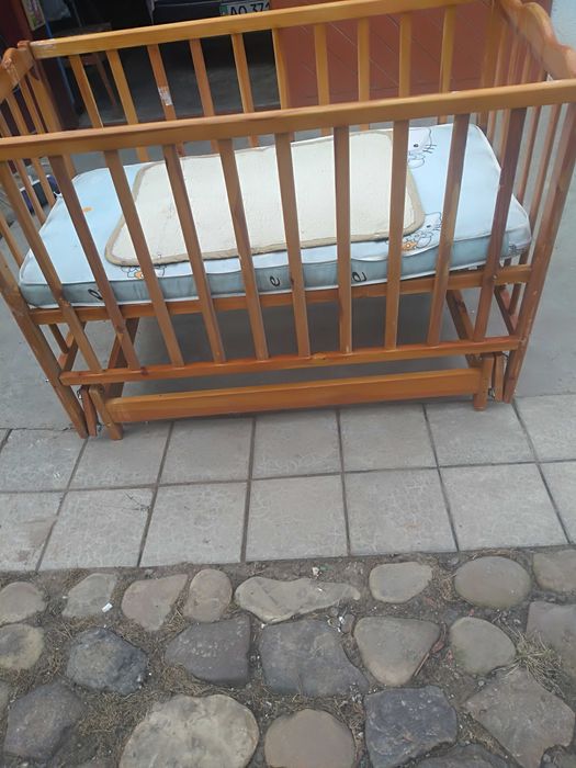 Дерев'яне дитяче ліжечко+матрац