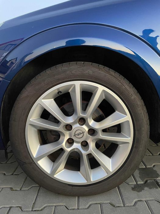 Opel Astra H GTC 1.8 (2 komplety kół)