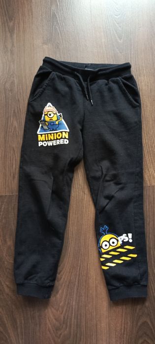 Spodnie czarne dresowe dla chłopca minionki
