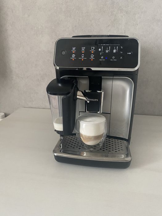 Кавомашина Philips/Saeco Incanto Cappuccino LatteGo є Вибір