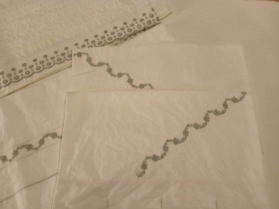 2 lençóis antigos com nervuras e barras bordadas - cama solteiro