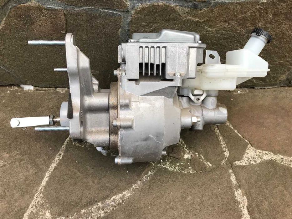 Головний гальмівний циліндр Nissan Leaf ZE1 2018