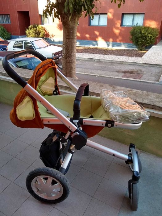 CARINHA para bebe QUINNY com acessórios.