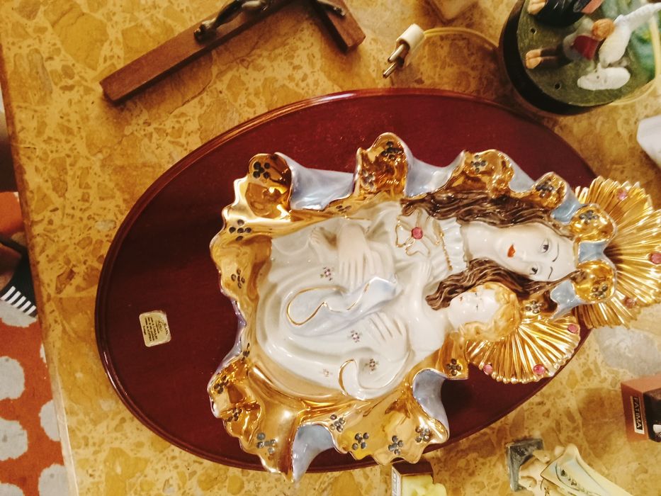 Imagem nossa senhora com menino Jesus  com outros itens