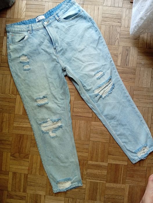 Jasnoniebieski jeansy z dziurami mom fit Primark 44