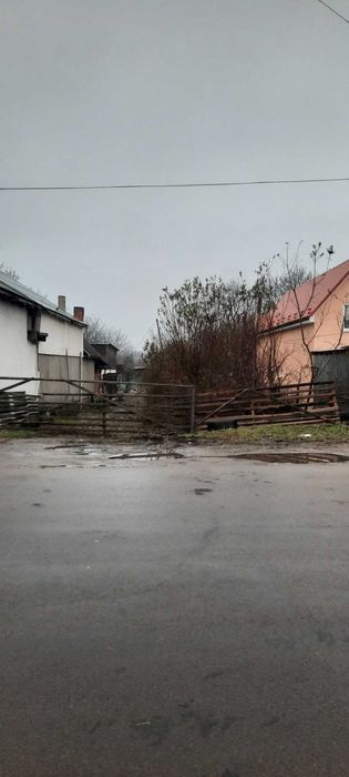 Земельна ділянка з фундаментом біля центральної дороги, смт Тересва