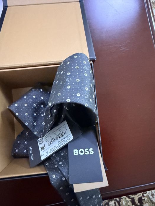 Краватка від boss оригінал з бірками