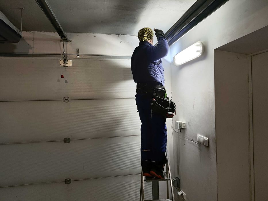 Serwis naprawa przegląd i konserwacja bram garażowych