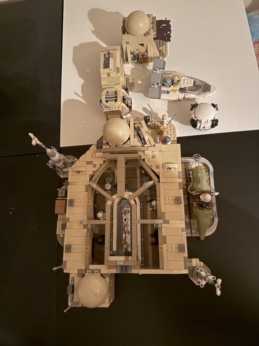 Lego kantyna mos esley