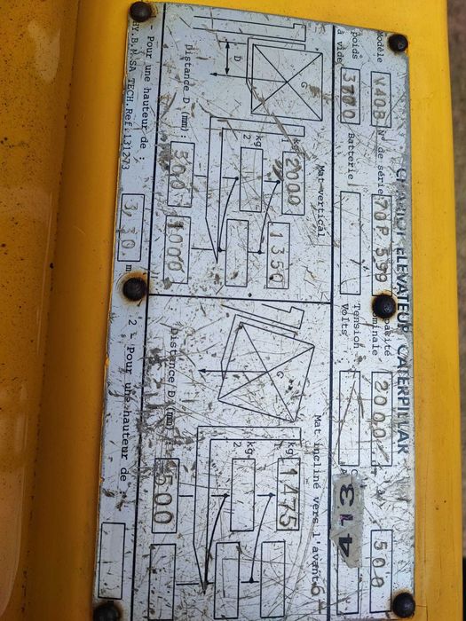 Empilhador Caterpillar V40B / 2000kg Diesel