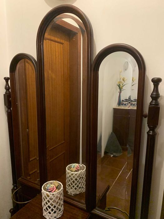 Armário de madeira com espelhos - 1,85x1.02m