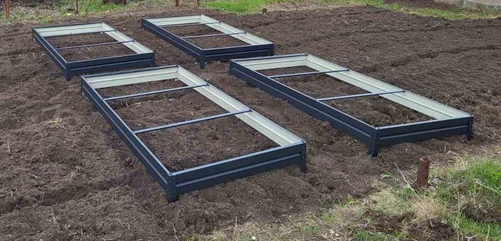 Садові високі  теплі грядки Тёплая высокая грядка для овощей. Клумби