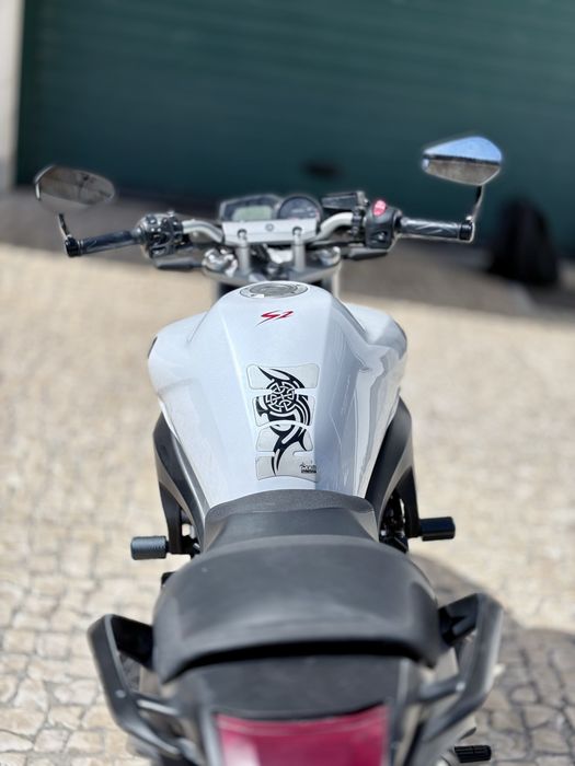 Vendo Fazer 600, mota bem estimada e sem afazares.