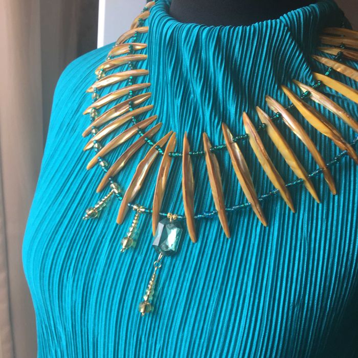 Эффектное украшение колье