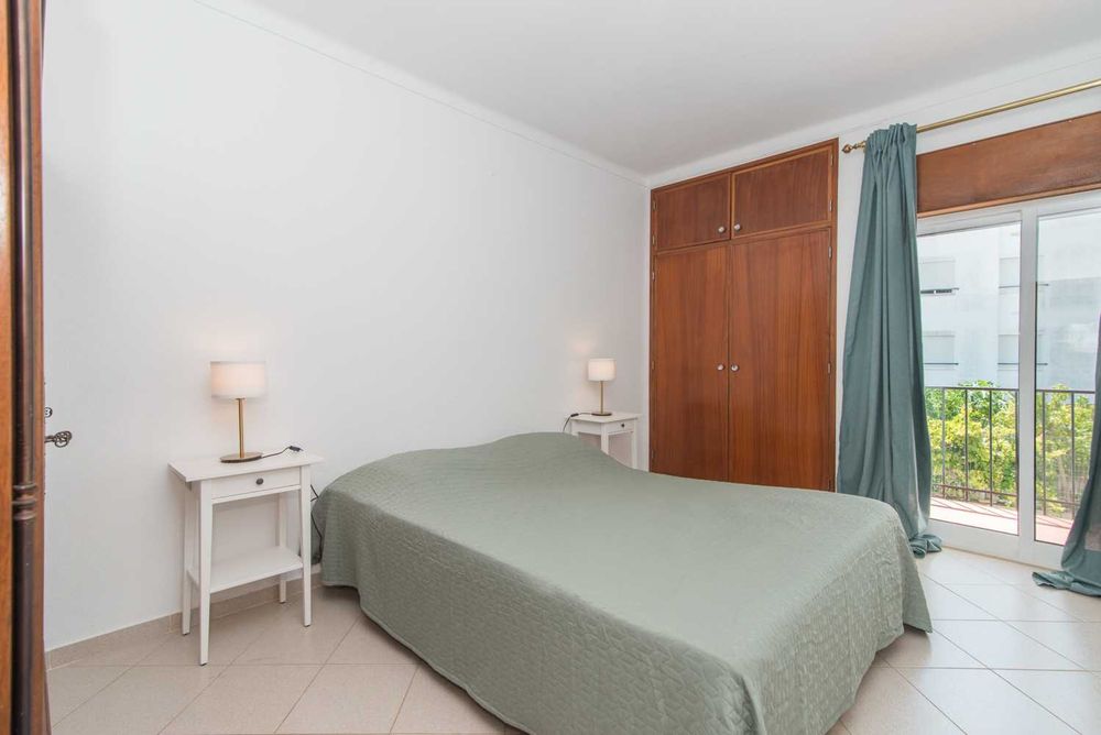 T2 - com Piscina e Varanda, a 2,5 km do Centro de Tavira