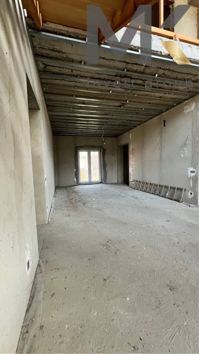 Двоповерховий будинок з видом на ліс у котеджному містечку