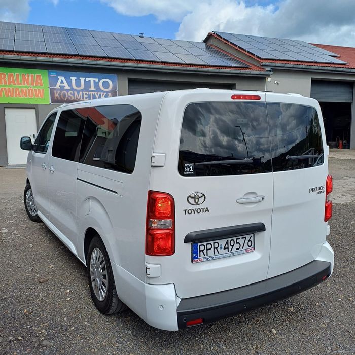 TOYOTA PROACA verso 9 osobowa