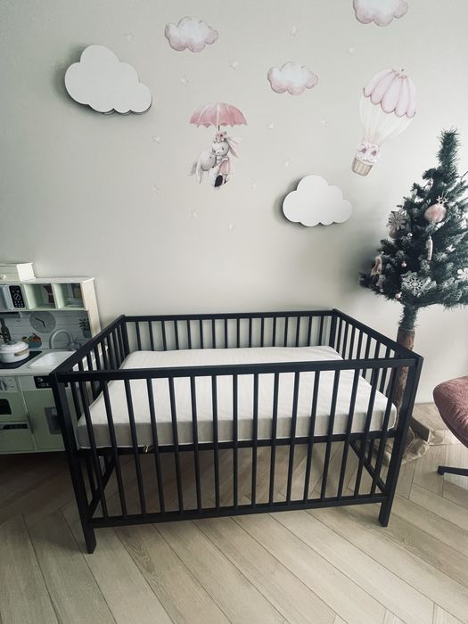 Czarne łóżeczko dla dziecka - stan idealny