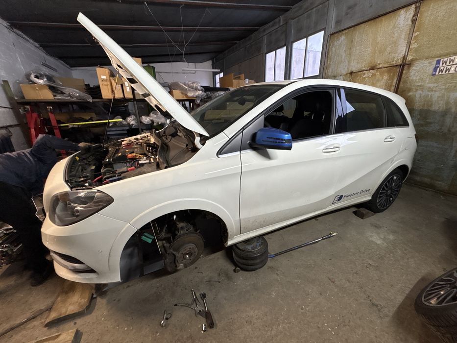 Ремонт Mercedes  E drive b250e tesla тесла двигун  дивигун