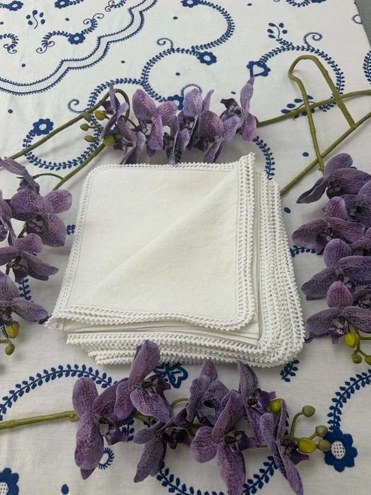 Toalha de mesa em linho, bordada à mão em Viana do Castelo